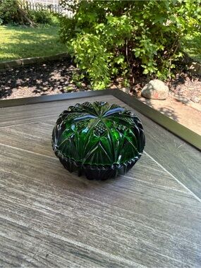 Boyd Emerald Green Pressed Glass Powder Puff Dish Starburst